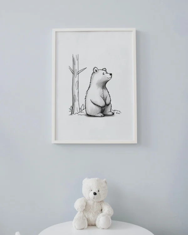 Maly wesoly siedzacy przy drzewie mis bear
